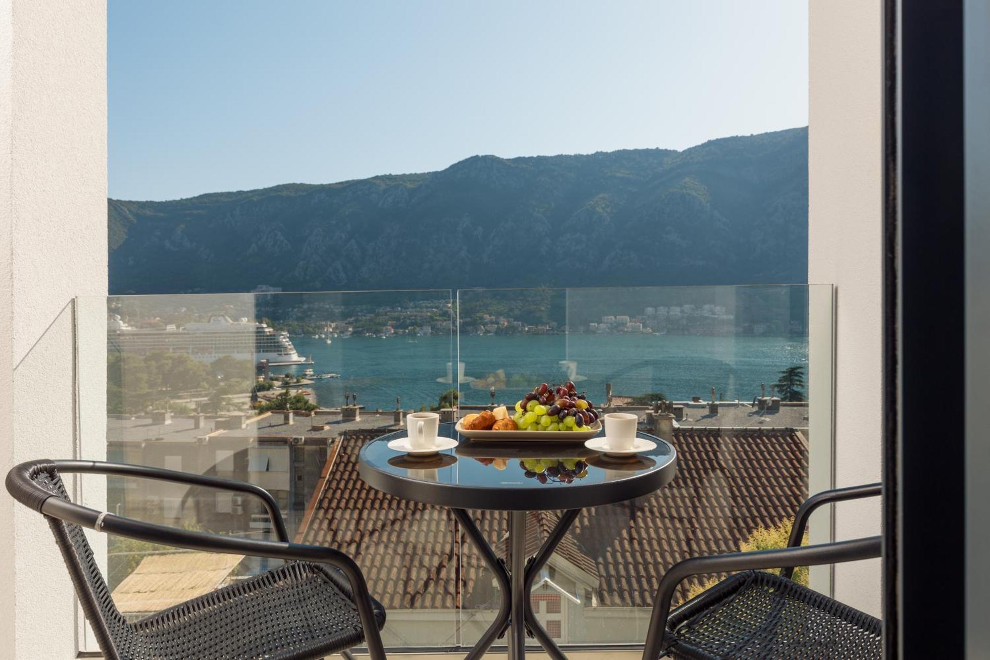 Berge Apartments Kotor Luaran gambar